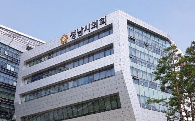 민주당 우세 성남시의회, '청년기본소득' 추진…신상진 재의요구 촉각