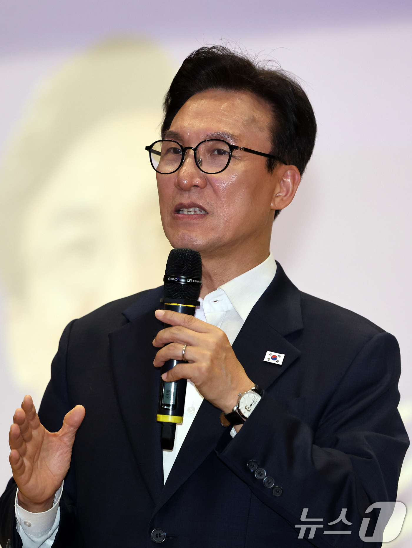 (서울=뉴스1) 황기선 기자 = 김민석 더불어민주당 당대표 후보가 5일 오후 서울 여의도 국회 의원회관에서 열린 '서울지역 당원 김민석 후보 필승 결의대회'에서 발언을 하고 있다. …