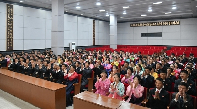 北 "인민이 당의 기반" 강조…3대혁명전시관 80주년 기념[데일리 북한]
