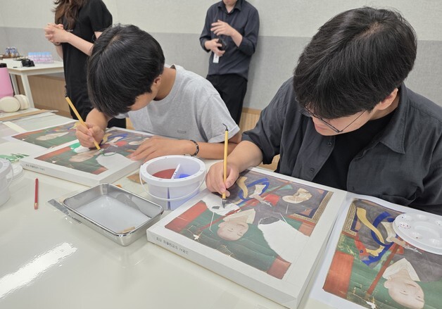 불교문화유산연구소, 고승 진영 20점 보존처리…청소년 교육 연계