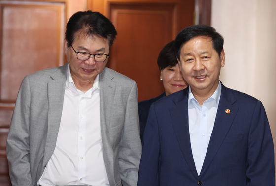 비상경제본부 희의 참석하는 구윤철 부총리