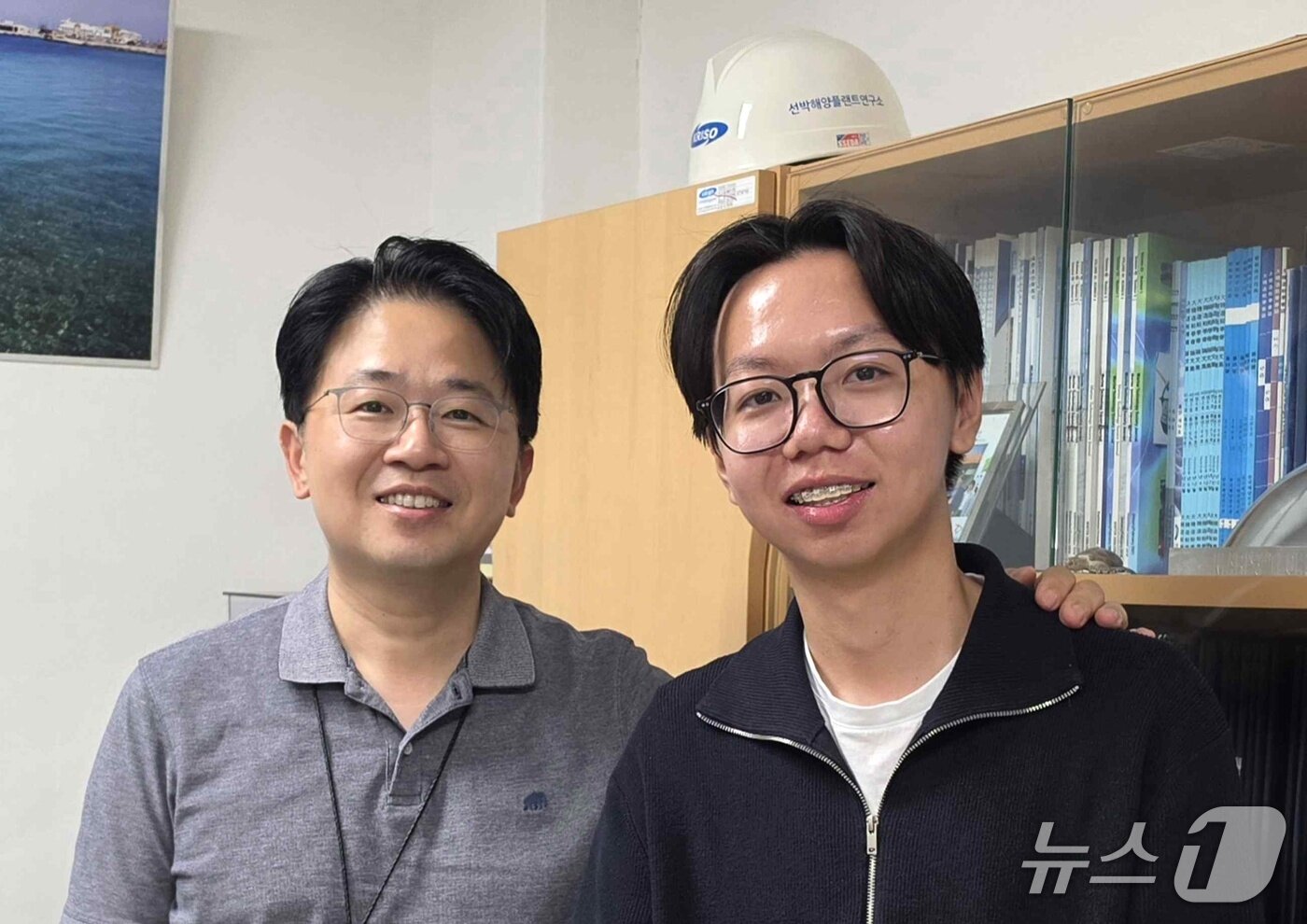 본문 이미지 - 왼쪽부터 강희진 교수(교신저자, 지도교수), 메이디슨(Maydison) UST 박사과정생(제1저자). (UST 제공. 재판매 및 DB금지) 2026.8.6/뉴스1
