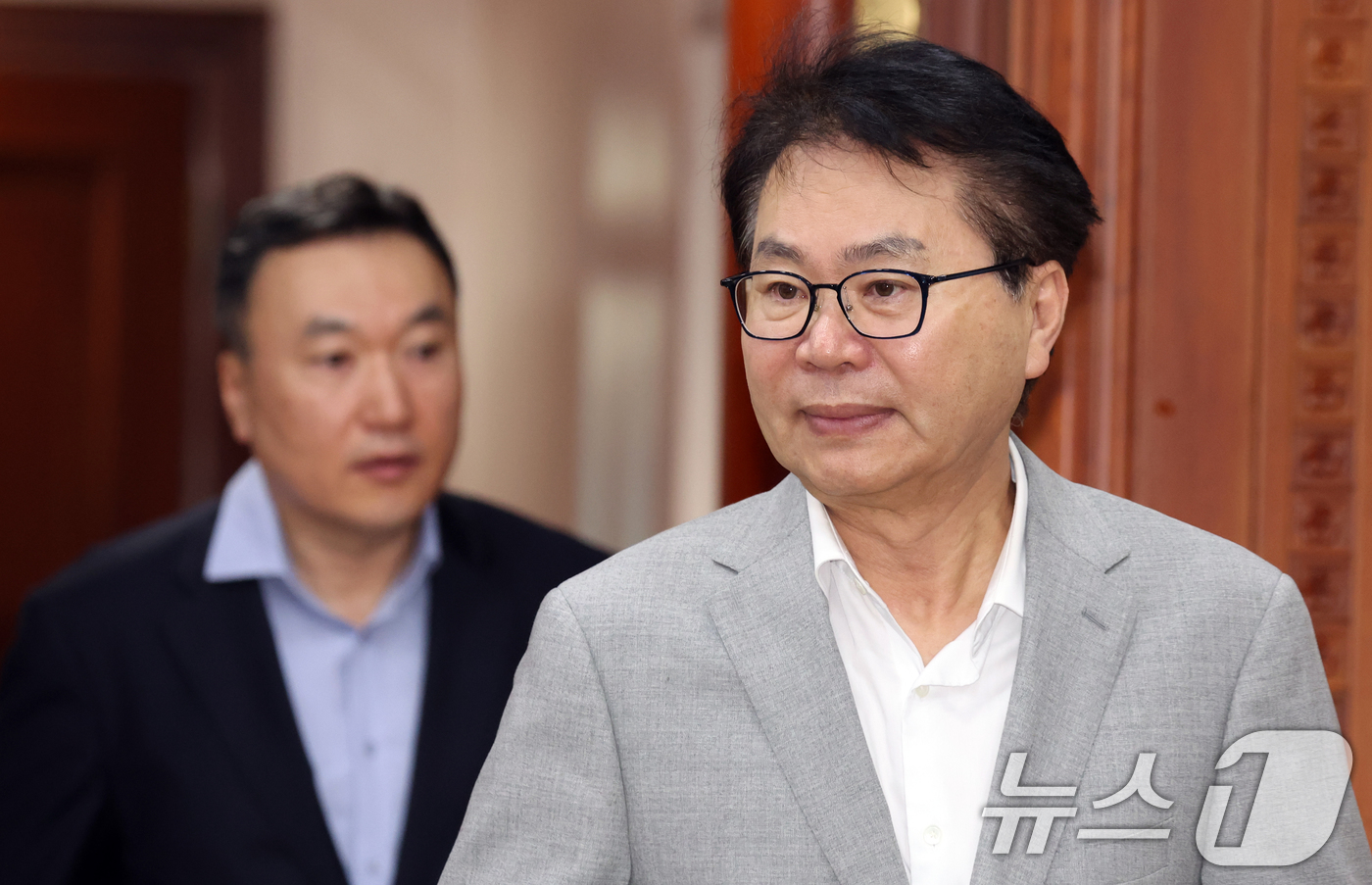 (서울=뉴스1) 김명섭 기자 = 이한주 경제·인문사회연구회 이사장이 6일 오전 서울 종로구 세종대로 정부서울청사에서 열린 비상경제본부 희의 겸 경제·구조혁신 관계장관회의에 참석하고 …