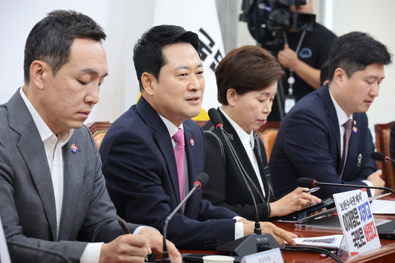 장동혁 '2만 퇴진 서명' 논란…"당원은 100만명" vs "짠물 선동과 달라"