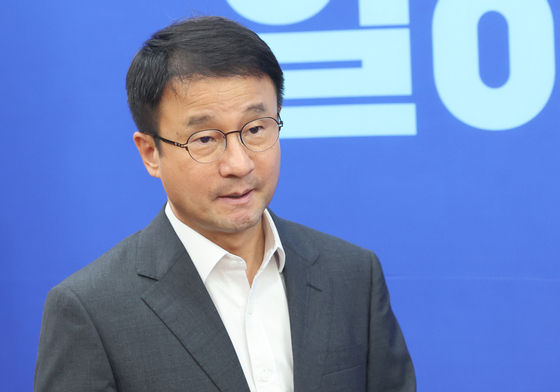 회의 참석하는 한명도 직무대행