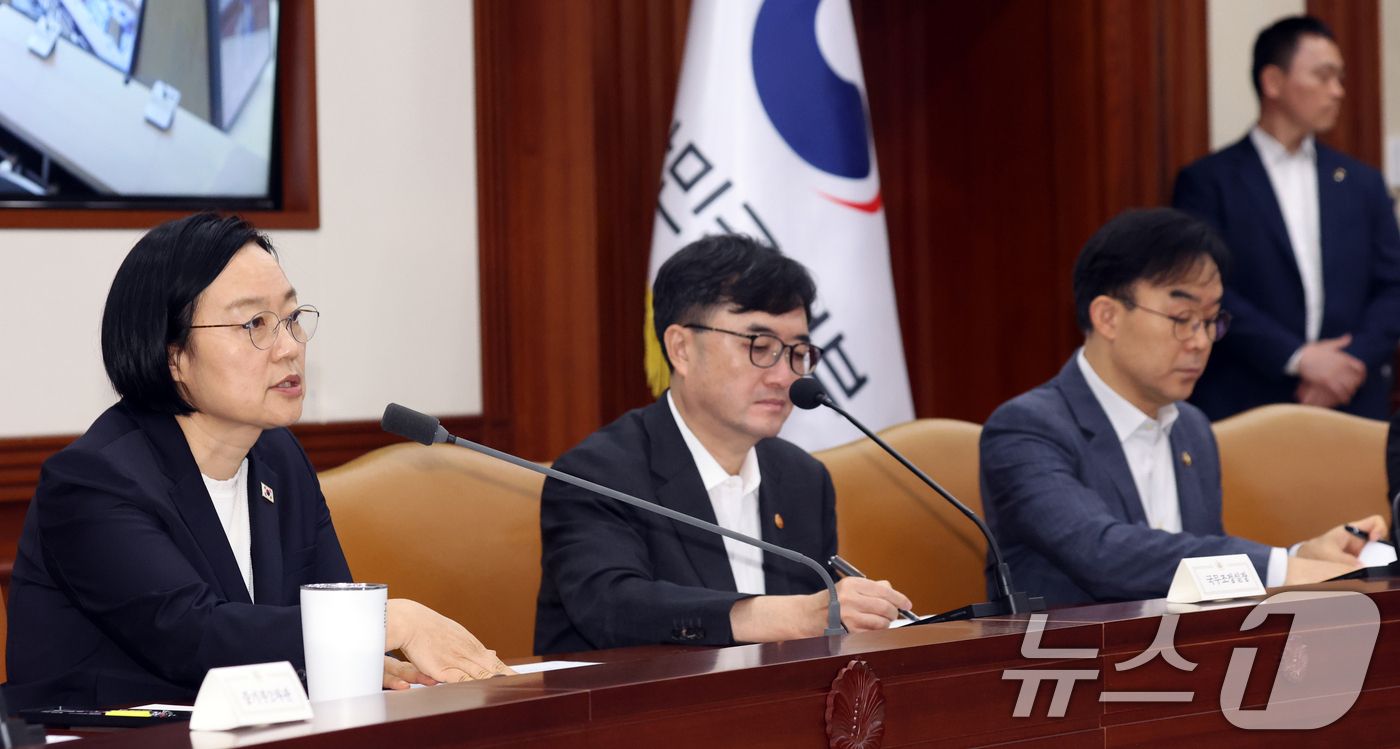 (서울=뉴스1) 김명섭 기자 = 한성숙 국무총리가 6일 오전 서울 종로구 세종대로 정부서울청사에서 열린 국가정책조정회의에서 모두 발언을 하고 있다.  2026.8.6/뉴스1