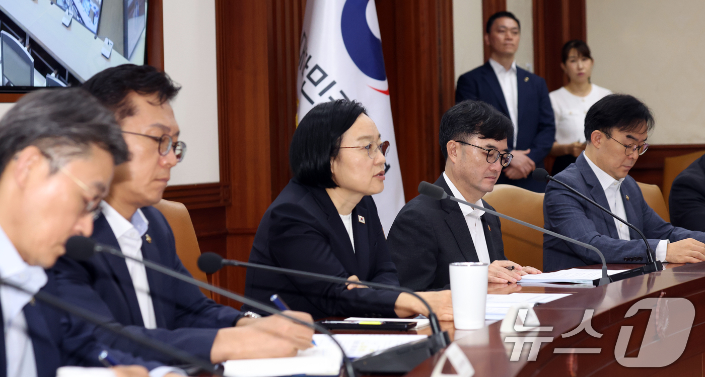 (서울=뉴스1) 김명섭 기자 = 한성숙 국무총리가 6일 오전 서울 종로구 세종대로 정부서울청사에서 열린 국가정책조정회의에서 모두 발언을 하고 있다.  2026.8.6/뉴스1