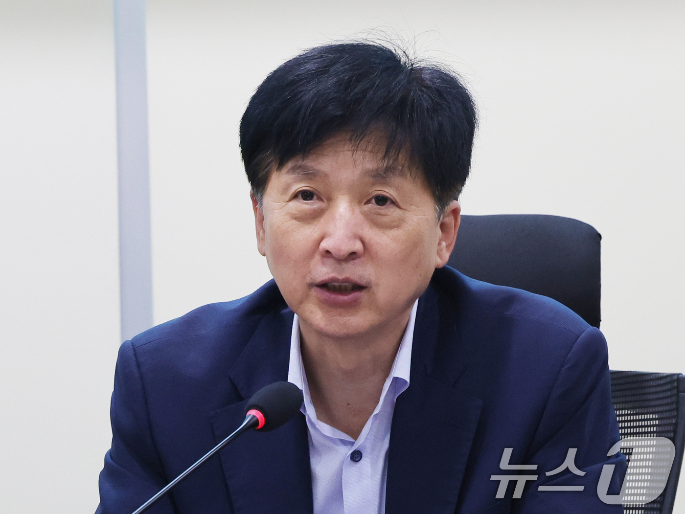 (서울=뉴스1) 황기선 기자 = 오기형 더불어민주당 K-자본시장 특별위원회 위원장이 6일 오전 서울 여의도 국회 의원회관에서 열린 '국민연금 스튜어드십코드 이행점검 간담회'에서 발 …