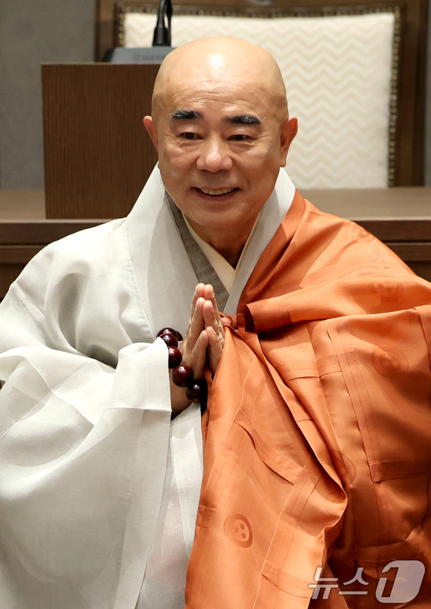 (서울=뉴스1) 이광호 기자 = 오대산 월정사 퇴우 정념 스님이 6일 오전 서울 종로구 한국불교역사문화기념관에서 가진 제38대 대한불교조계종 총무원장 출마선언 기자간담회에서 인사하 …