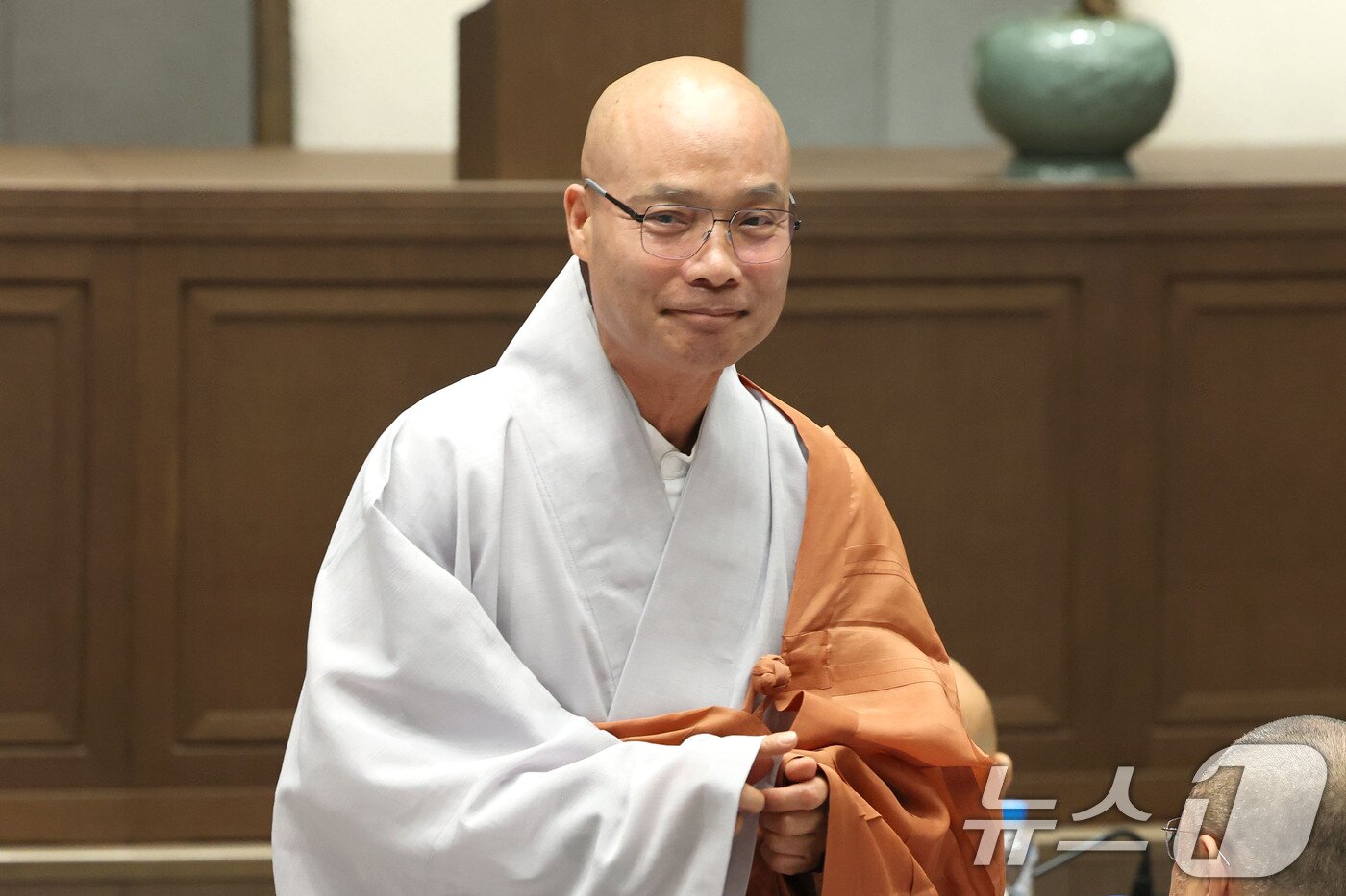 본문 이미지 - 선운사 전 주지 경우 스님이 6일 오전 서울 종로구 한국불교역사문화기념관에서 열린 퇴우 정념스님 제38대 대한불교조계종 총무원장 출마선언 기자간담회에 참석하고 있다. 2026.8.6 ⓒ 뉴스1 이광호 기자