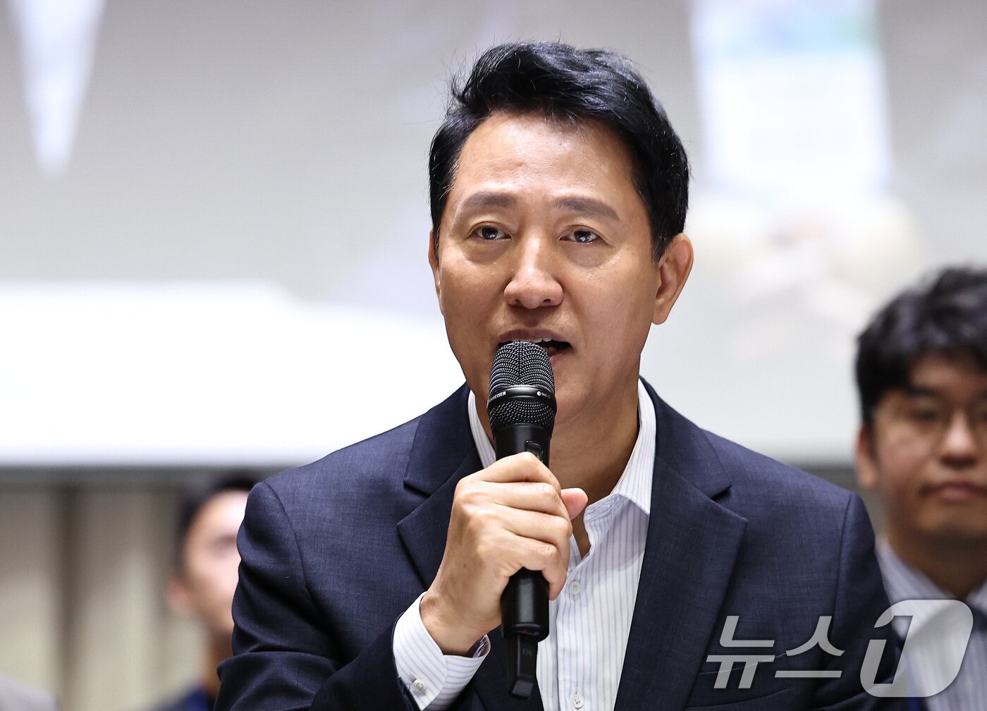 본문 이미지 - 오세훈 서울시장이 6일 오전 서울시청에서 열린 '부동산 정상화를 위한 서울시민 대토론회'에서 인사말을 하고 있다. 2026.8.6 ⓒ 뉴스1 구윤성 기자