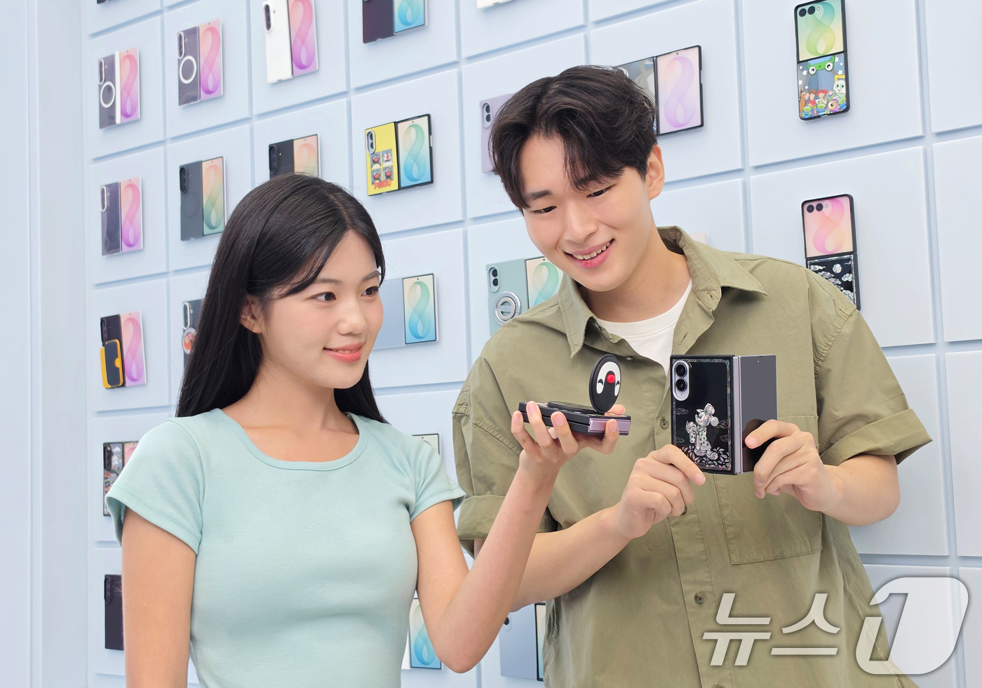 (서울=뉴스1) 김명섭 기자 = 삼성전자가 '갤럭시 Z 폴드8 울트라·폴드8·플립8'과 '갤럭시 워치 울트라2·워치9'을  7일부터 국내에 출시한다. 삼성전자의 '갤럭시 Z 폴드8 …