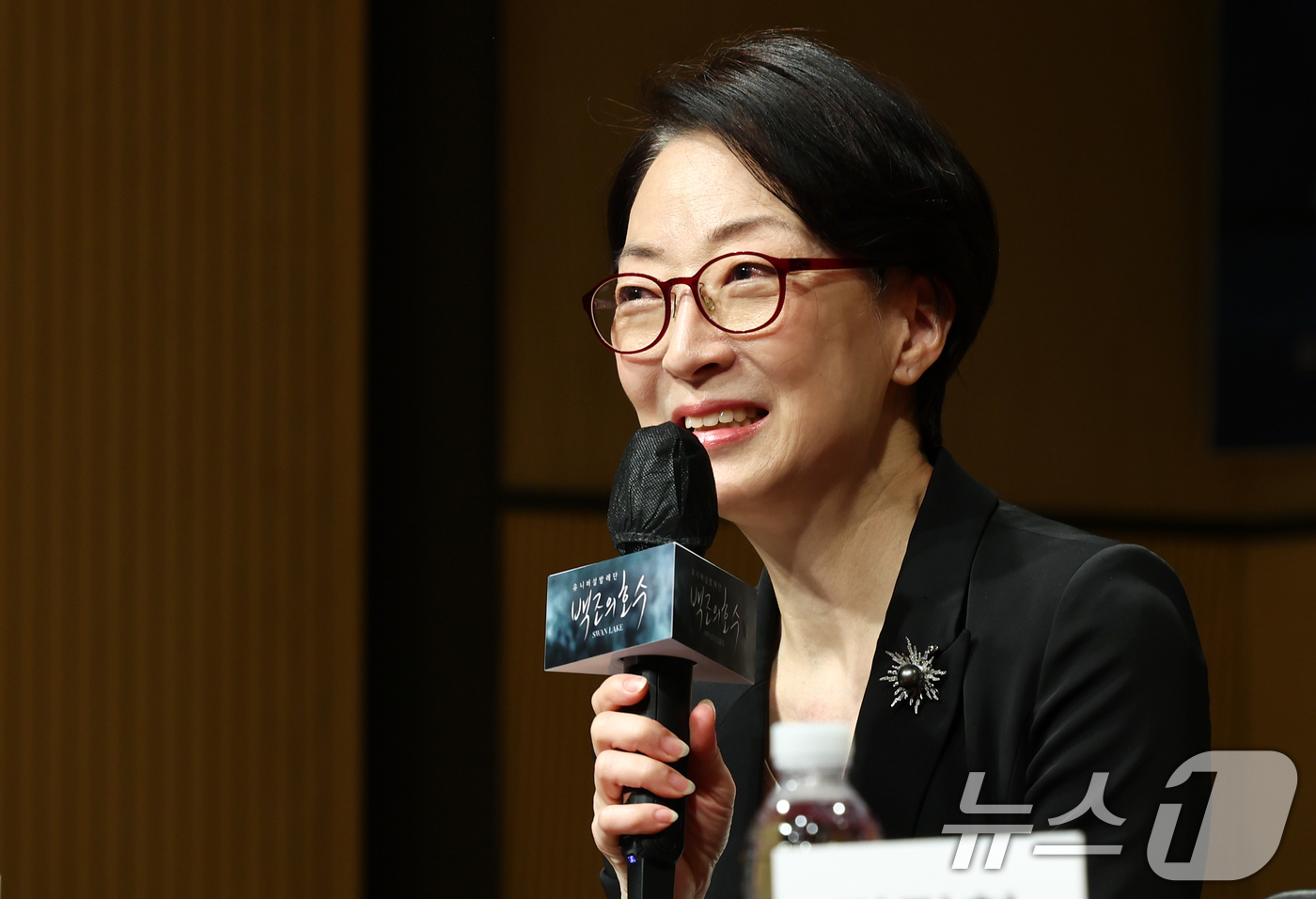 (서울=뉴스1) 최지환 기자 = 문훈숙 유니버설발레단 단장이 6일 오후 서울 서초구 예술의전당 음악당에서 열린 2026 예술의전당&유니버설발레단 '백조의 호수' 기자간담회에서 인사 …