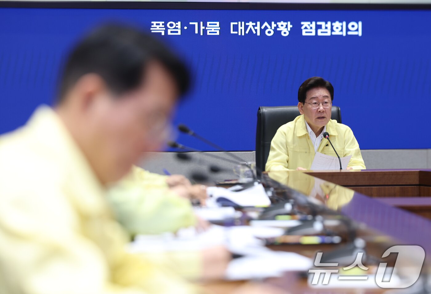 본문 이미지 - 이재명 대통령이 6일 서울 종로구 정부서울청사에서 열린 폭염·가뭄 대처상황 점검회의에서 발언을 하고 있다. 2026.8.6 ⓒ 뉴스1 이재명 기자