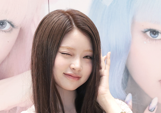 키키 하음, 윙크 플러팅