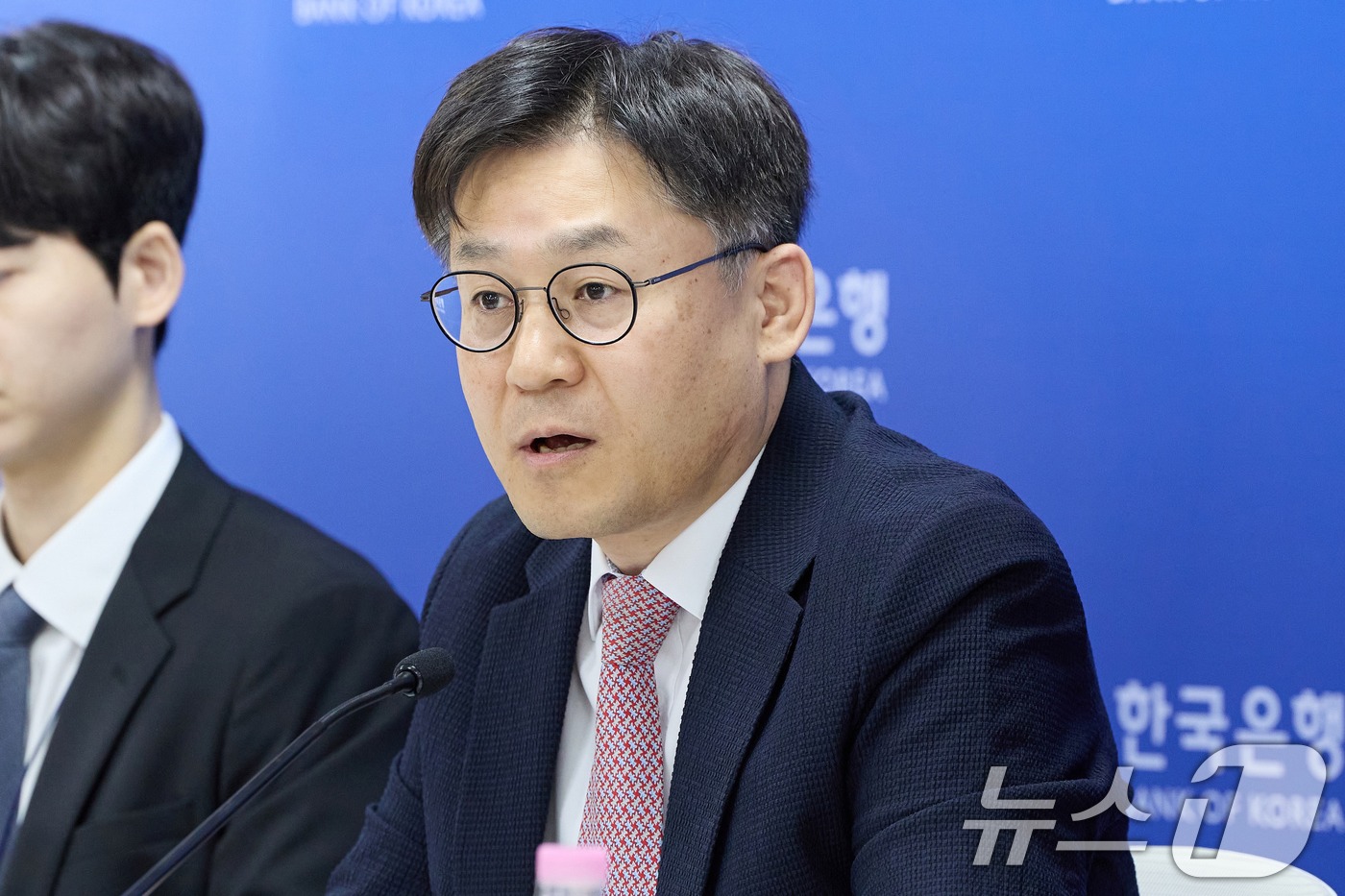 (서울=뉴스1) 김명섭 기자 = 김영환 한국은행 경제통계1국장이 6일 오전 서울 중구 한국은행에서 열린 2026년 6월 국제수지(잠정) 설명회에서 발언하고 있다. (한국은행 제공. …