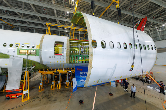 [르포]조각조각 분해된 B777…화물기로 변신해 '제2의 비행' 준비