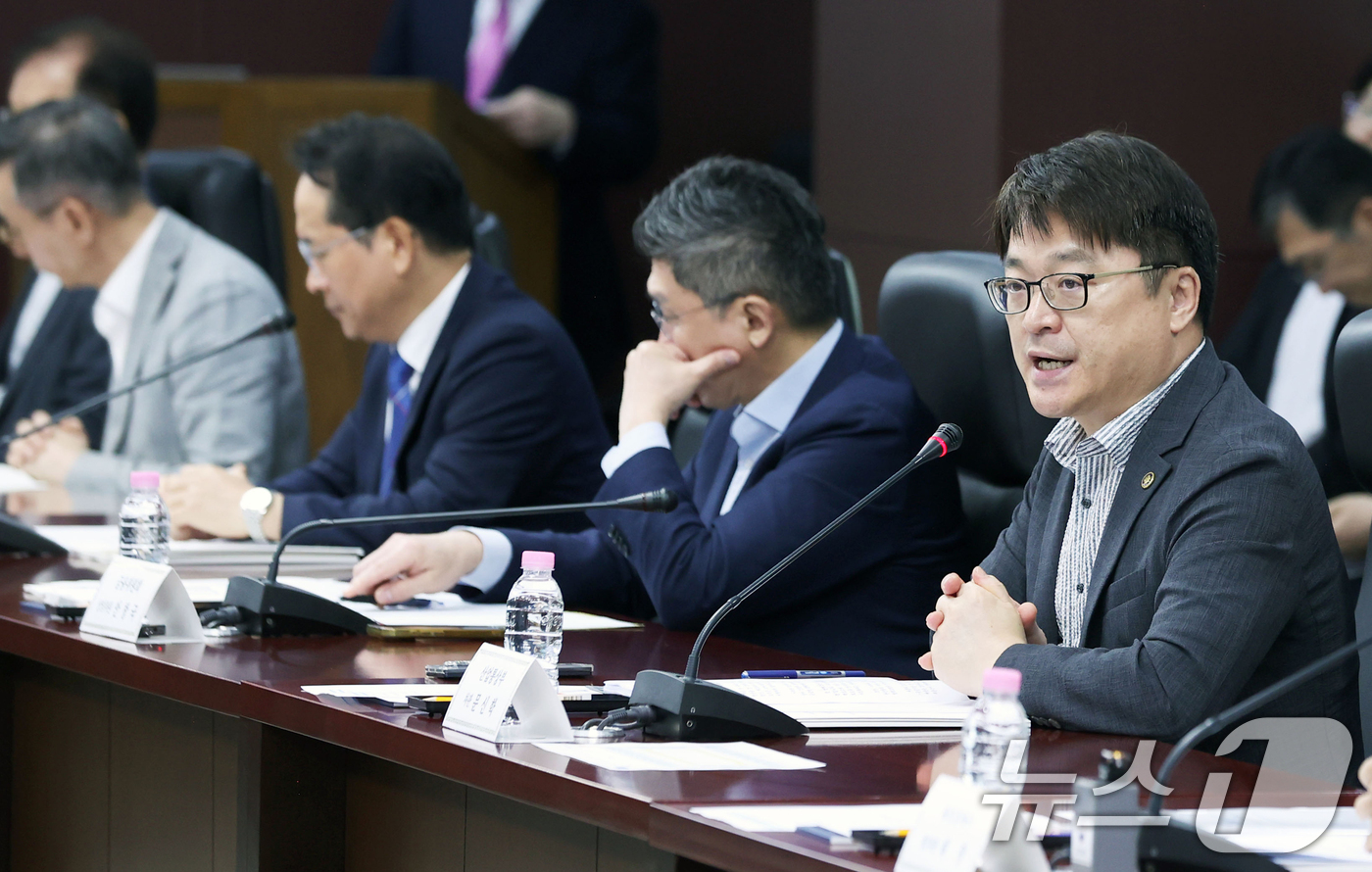 (서울=뉴스1) 김명섭 기자 = 문신학 산업통상부 차관이 6일 서울 종로구 한국무역보험공사 대회의실에서 열린 제16차 소재·부품·장비 경쟁력강화위원회 모두 발언을 하고 있다. (산 …