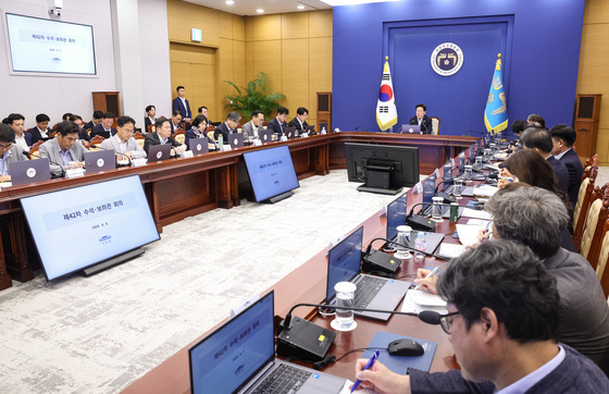 수석보좌관회의 발언하는 이재명 대통령