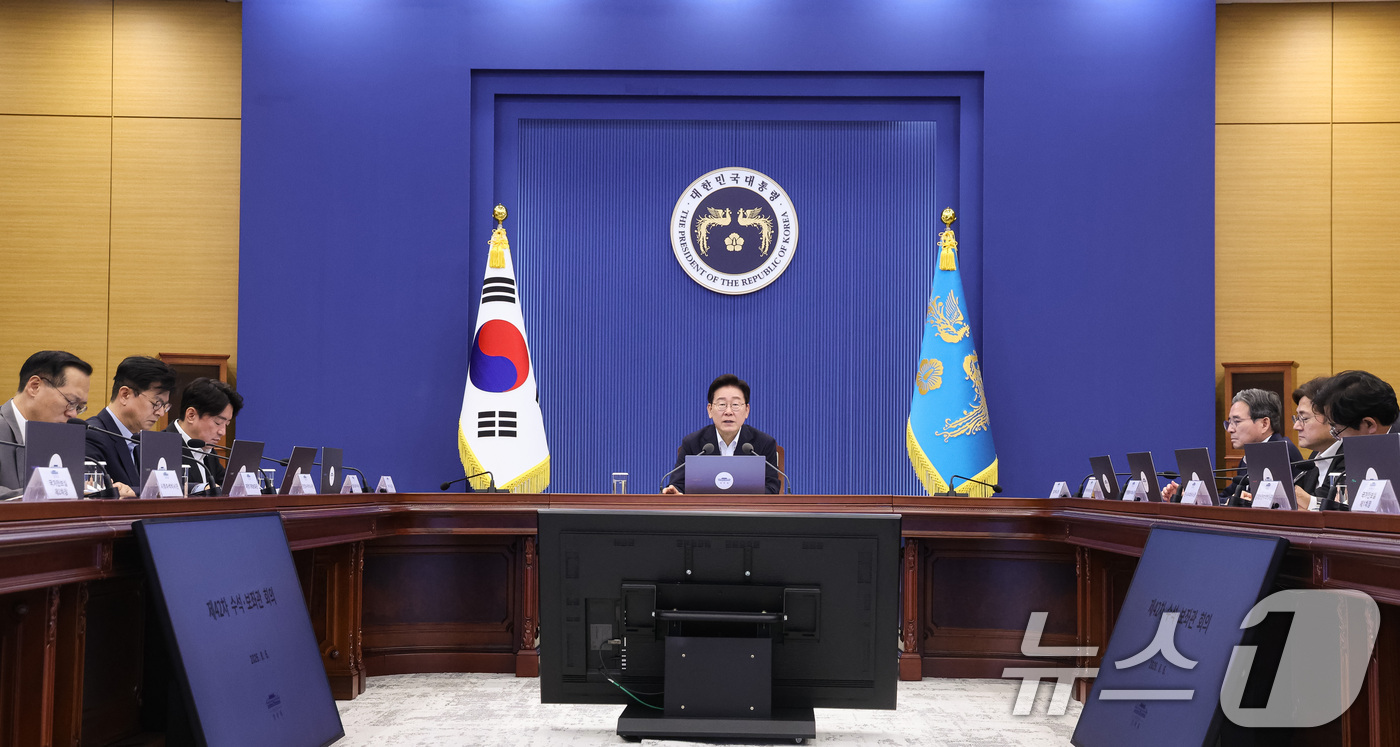 (서울=뉴스1) 이재명 기자 = 이재명 대통령이 6일 청와대에서 열린 수석보좌관회의에서 발언을 하고 있다. (청와대통신사진기자단) 2026.8.6/뉴스1