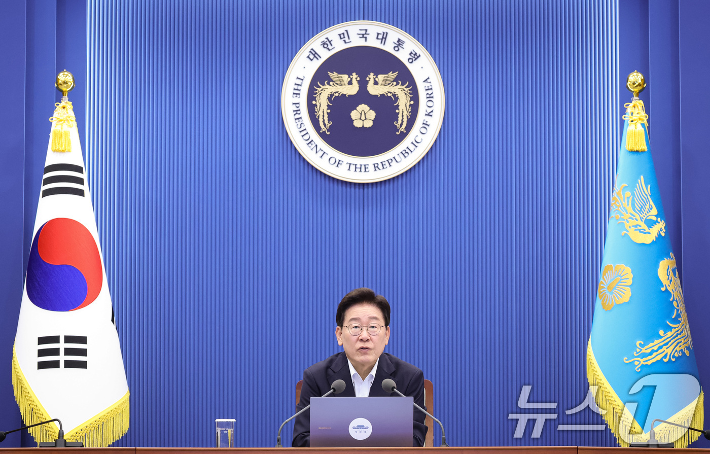 (서울=뉴스1) 이재명 기자 = 이재명 대통령이 6일 청와대에서 열린 수석보좌관회의에서 발언을 하고 있다. (청와대통신사진기자단) 2026.8.6/뉴스1