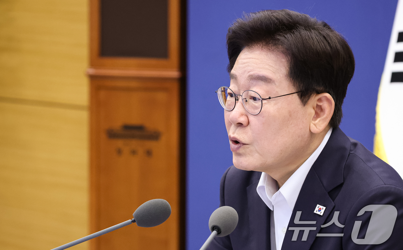 (서울=뉴스1) 이재명 기자 = 이재명 대통령이 6일 청와대에서 열린 수석보좌관회의에서 발언을 하고 있다. (청와대통신사진기자단) 2026.8.6/뉴스1