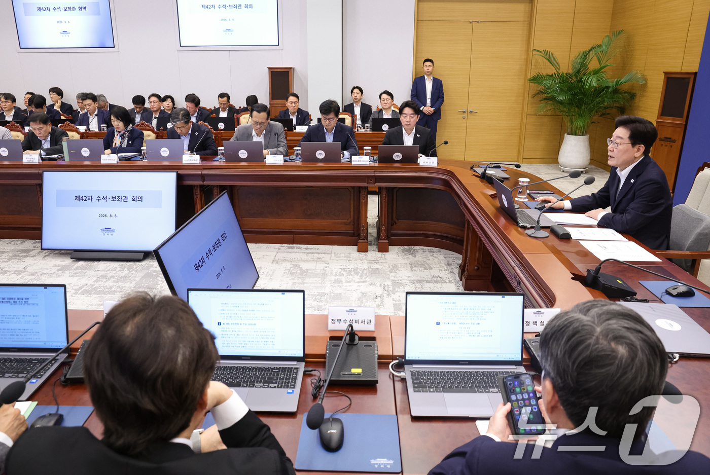 (서울=뉴스1) 이재명 기자 = 이재명 대통령이 6일 청와대에서 열린 수석보좌관회의에서 발언을 하고 있다. (청와대통신사진기자단) 2026.8.6/뉴스1