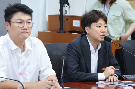 美 전술핵 재배치 '찬성' 75.1%…자체 핵무기 개발해야 26.9%