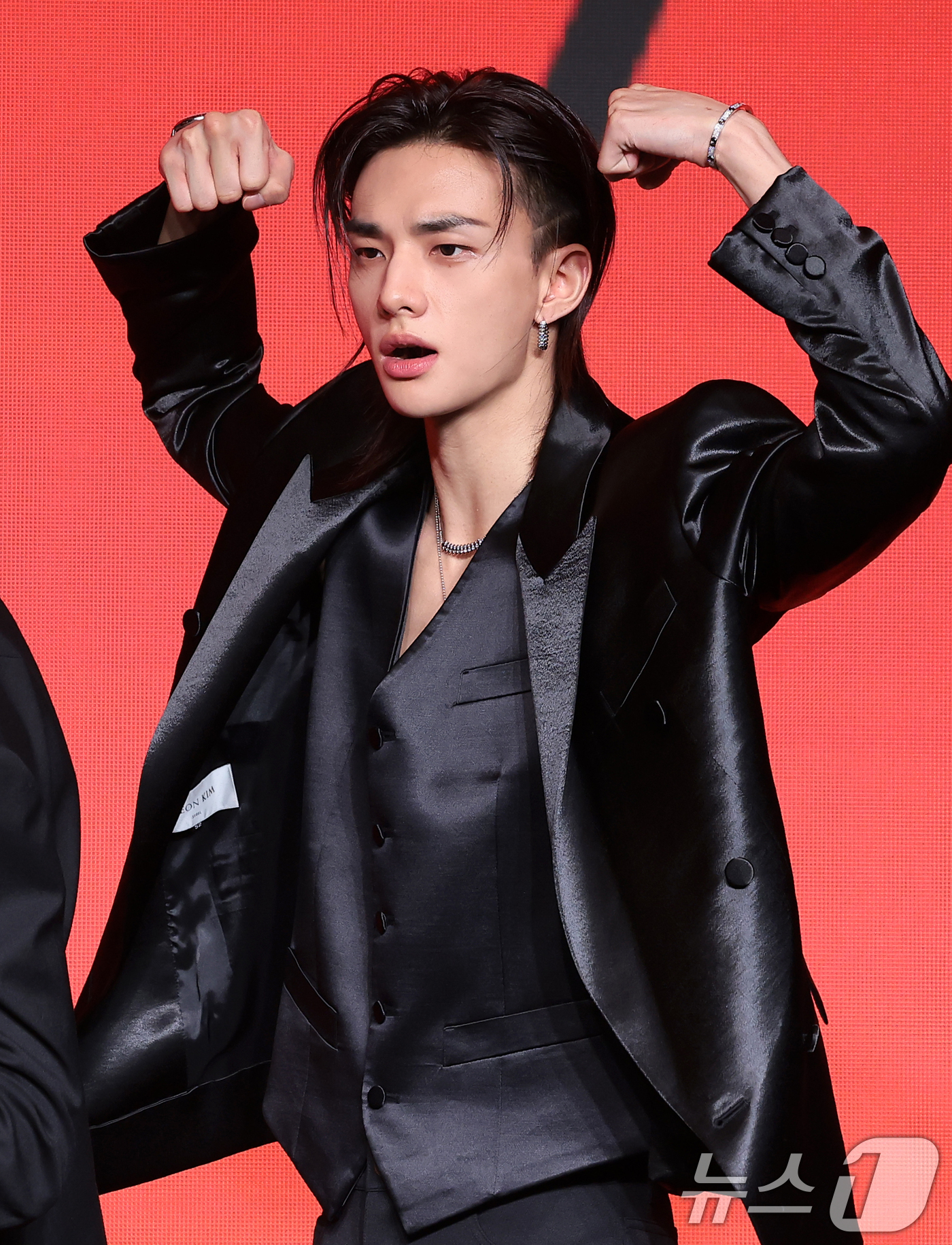 (서울=뉴스1) 권현진 기자 = 그룹 스트레이 키즈(Stray Kids)의 현진이 6일 서울 영등포구 콘래드 서울에서 열린 새 미니앨범 'THIS & THAT'(디스 앤드 댓) 발 …