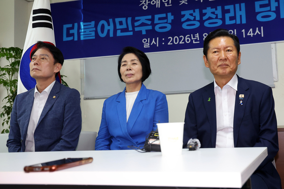 한민수·최민희 최고위원 후보와 함께 자리한 정청래 당대표 후보