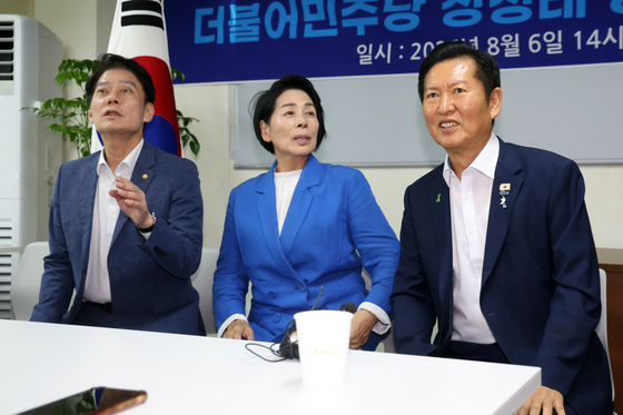 간담회 자리한 정청래·최민희·한민수