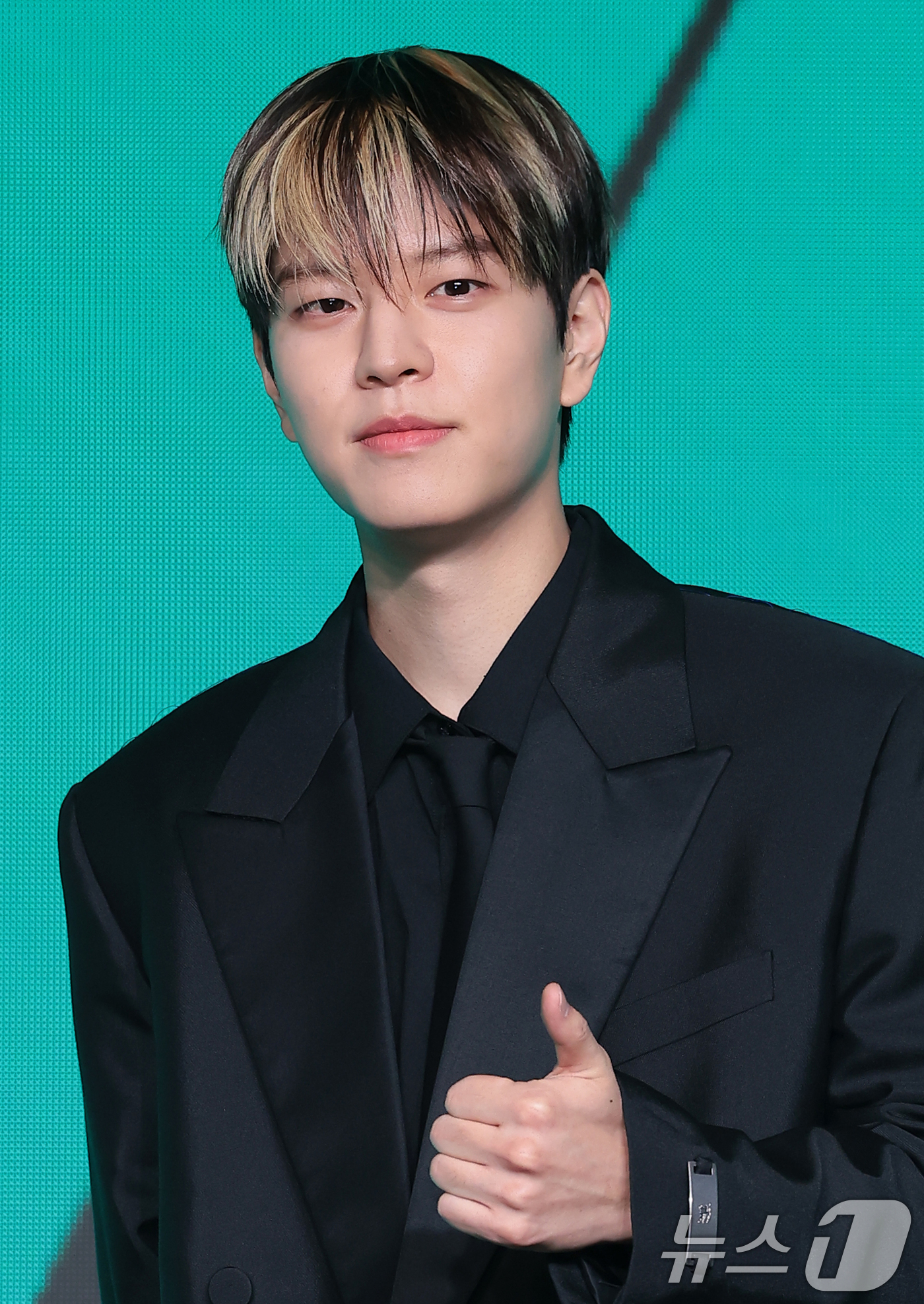 (서울=뉴스1) 권현진 기자 = 그룹 스트레이 키즈(Stray Kids)의 승민이 6일 서울 영등포구 콘래드 서울에서 열린 새 미니앨범 'THIS & THAT'(디스 앤드 댓) 발 …