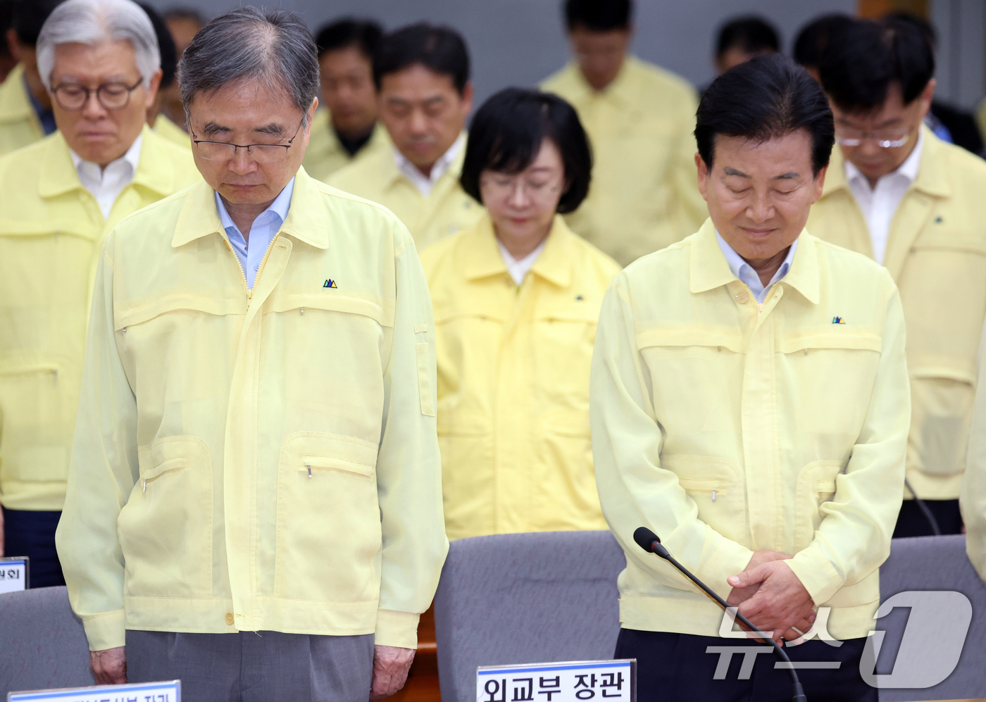 (서울=뉴스1) 김명섭 기자 = 조현 외교부 장관과 정동영 통일부 장관이 6일 오후 서울 종로구 정부서울청사 별관에서 열린 2026년 을지연습 준비보고회의에서 선국선열에 대한 묵념 …