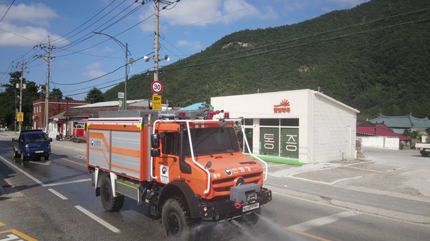 진화차 물 뿌리고, 드론이 "작업 중단" 방송…동부산림청 폭염 대응 총력