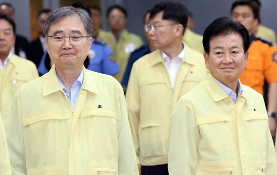 을지연습 준비보고회의 참석한 조현·정동영 장관