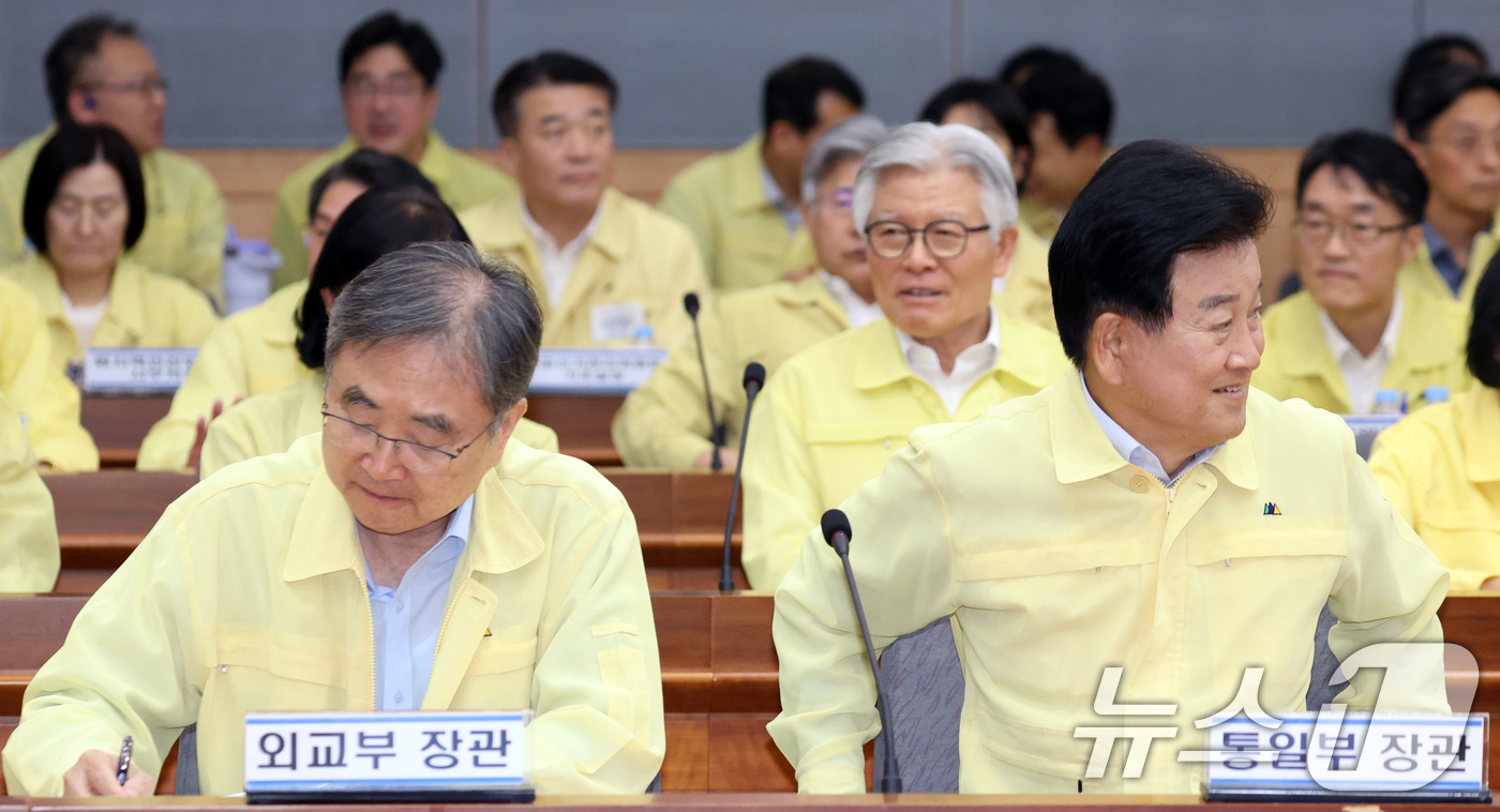 (서울=뉴스1) 김명섭 기자 = 조현 외교부 장관과 정동영 통일부 장관이 6일 오후 서울 종로구 정부서울청사 별관에서 열린 2026년 을지연습 준비보고회의에 참석해 있다. 2026 …
