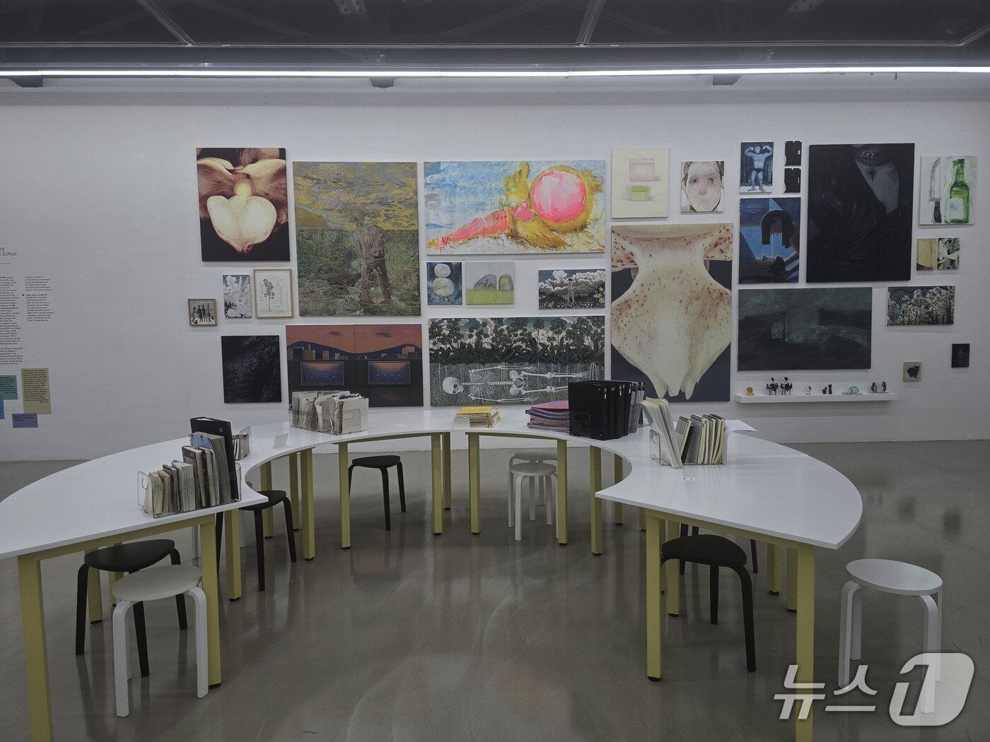 본문 이미지 - 기획전 '예술 학교: 우리가 서로의 학교가 될 때' 전시 전경. 2026.08.05 ⓒ 뉴스1 김정한 기자