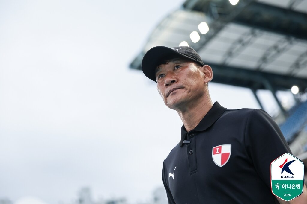 본문 이미지 - 조성환 감독이 이끄는 부산. 지금의 고비를 잘 넘어야 승격의 꿈을 이룰 수 있다. (한국프로축구연맹 제공)