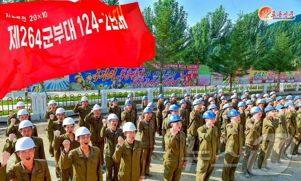 (평양 노동신문=뉴스1) = 북한 노동당 기관지 노동신문은 7일 "당이 펼친 설계도따라 지방변혁의 성과를 확대해나가자"며 무산군 지방공업공장건설장을 조명했다. [국내에서만 사용가능 …