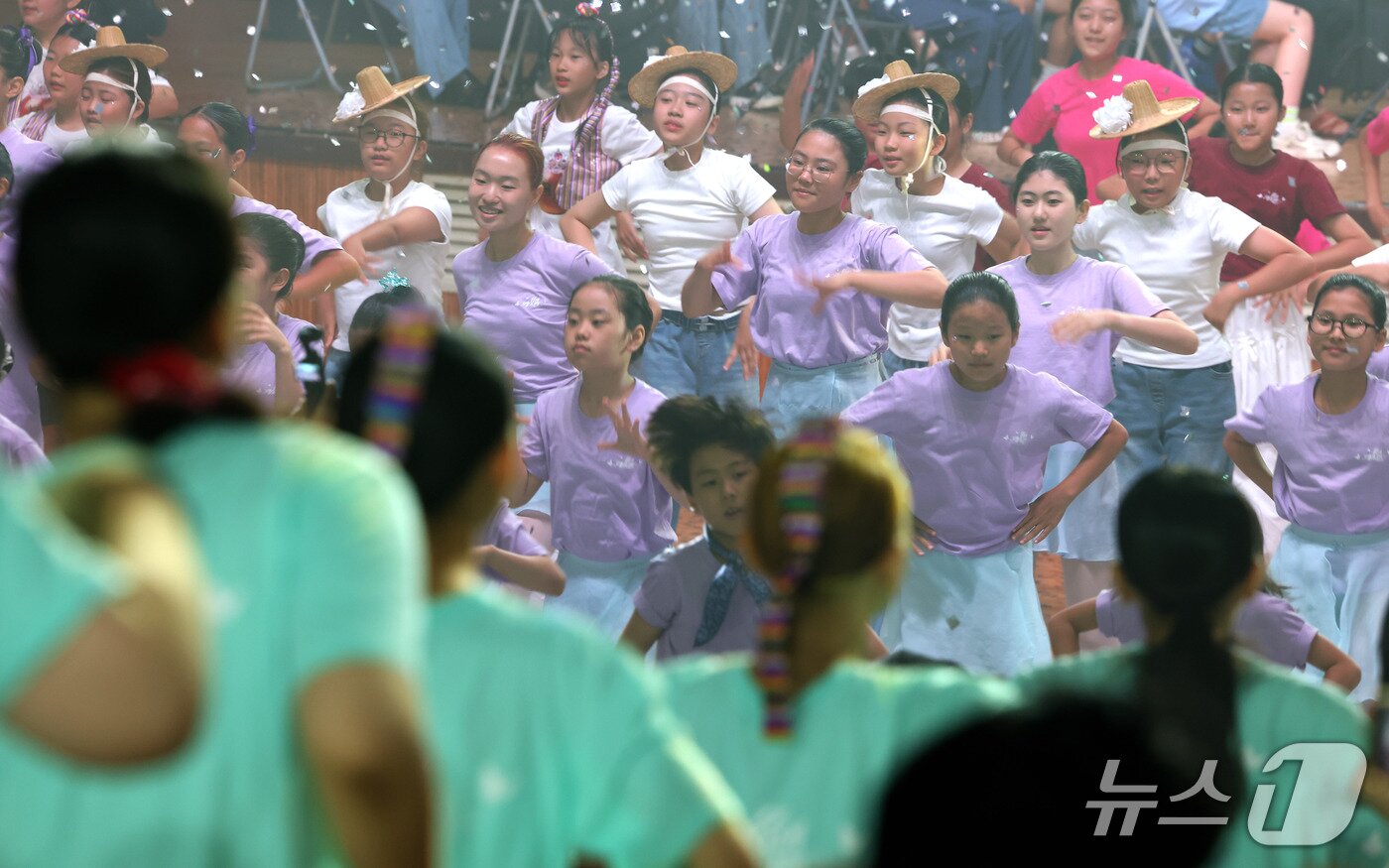 본문 이미지 - 전국에서 모인 아동·청소년 예술단원들이 함께하는 2026 꿈의 예술단 합동캠프 '꿈의 페스티벌' 평창가 지난 6일 강원 평창 알펜시아 뮤직텐트에서 열렸다.(제공=문화체육관광부)
