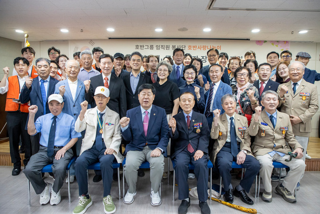 호반그룹 임직원, 광복절 맞아 국가유공자 장수사진 촬영 지원