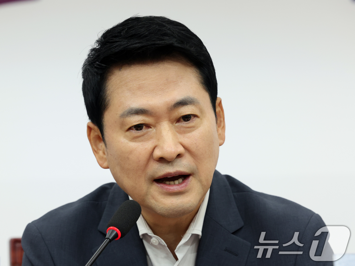 (서울=뉴스1) 황기선 기자 = 장동혁 국민의힘 대표가 7일 오전 서울 여의도 국회에서 열린 부동산 정책 정상화 특별위원회 전체회의에서 모두발언을 하고 있다.  2026.8.7/뉴 …