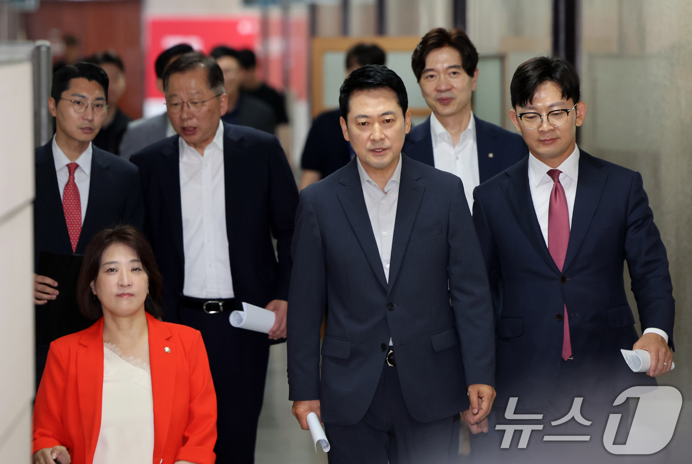 (서울=뉴스1) 황기선 기자 = 장동혁 국민의힘 대표가 7일 오전 서울 여의도 국회에서 열린 부동산 정책 정상화 특별위원회 전체회의에 참석하고 있다.  2026.8.7/뉴스1