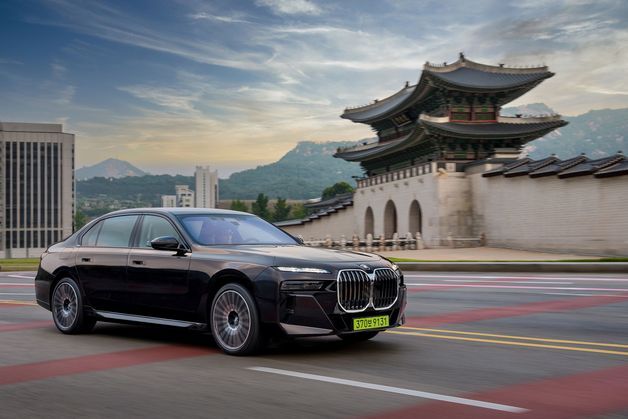 BMW 8월 온라인 한정 3종 출시…7시리즈·'X7'·M340i 희소성↑