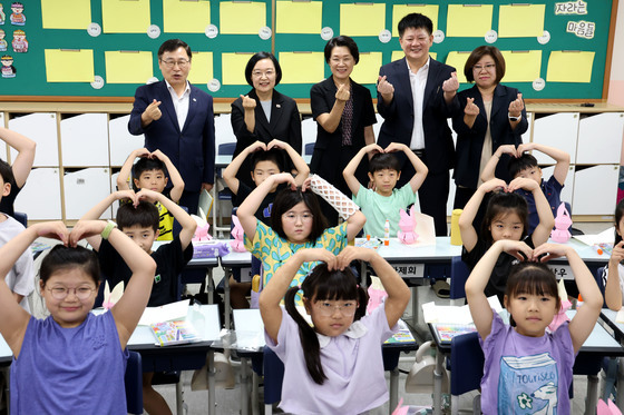 한성숙 총리, '아이들과 함께'