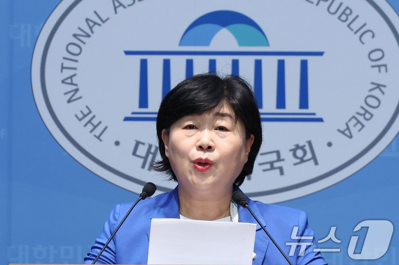(서울=뉴스1) 신웅수 기자 = 서영교 법제사법위원장과 김승원 더불어민주당 간사가 7일 서울 여의도 국회 소통관에서 조희대 대법원장 관련 기자회견을 하고 있다. 2026.8.7/뉴 …