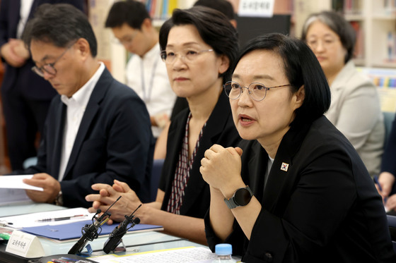 방학중 초등돌봄 교육현장 찾은 한성숙 총리