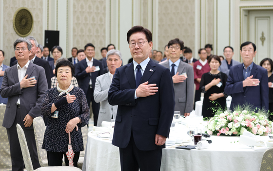 李 'ISA·주가누르기방지' 재검토 지시에 與 "적극 환영" 野 "무능력 민낯"