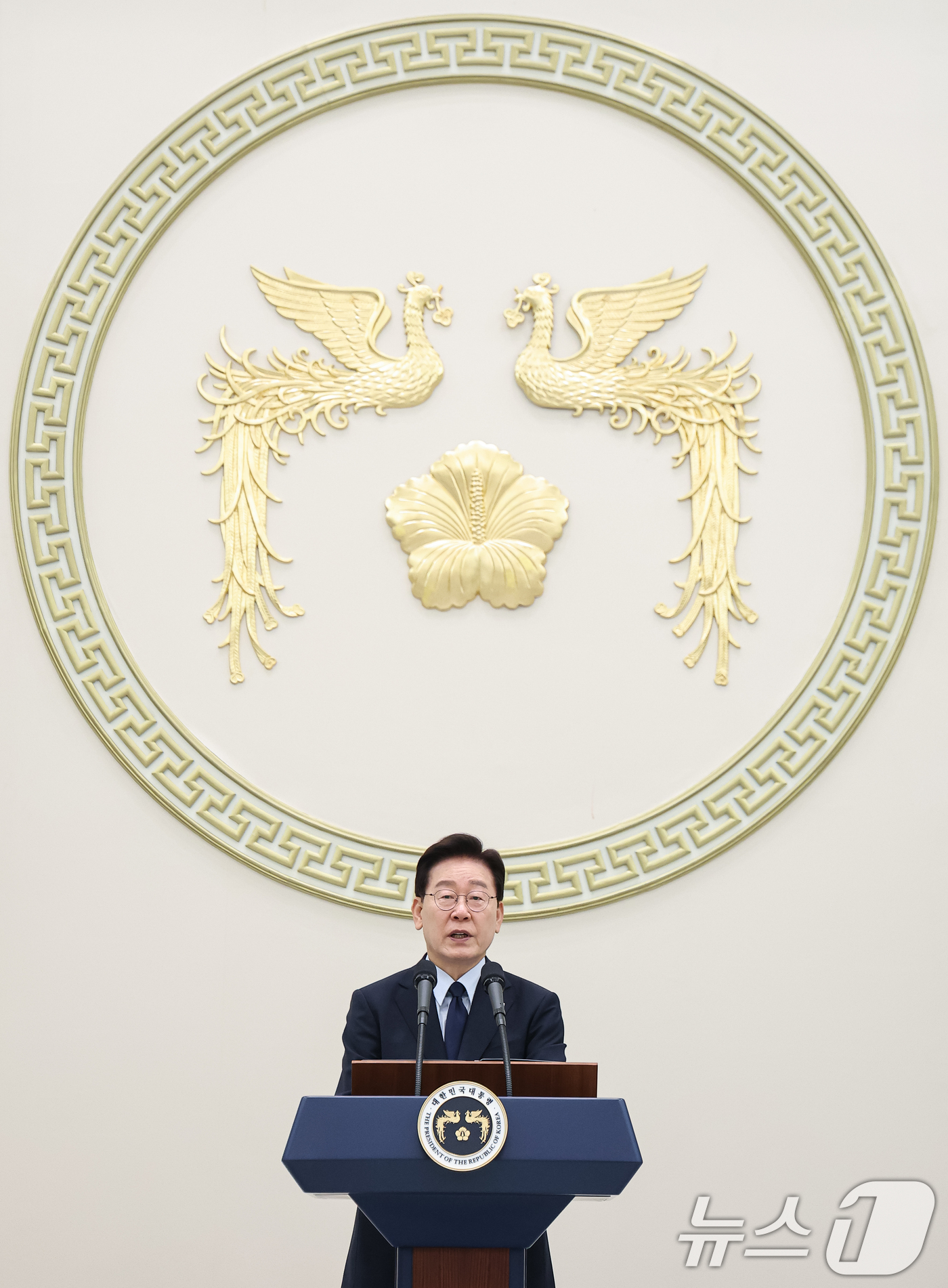 (서울=뉴스1) 이재명 기자 = 이재명 대통령이 7일 청와대 영빈관에서 열린 진실화해위 3기 출범 계기 국가폭력 피해자 위로 오찬에서 발언을 하고 있다. (청와대통신사진기자단) 2 …