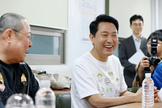 [동정] 오세훈, 폭염 속 '이동노동자쉼터' 찾아 휴식 환경 점검